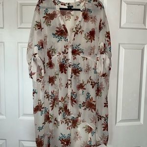 Hi-lo floral top